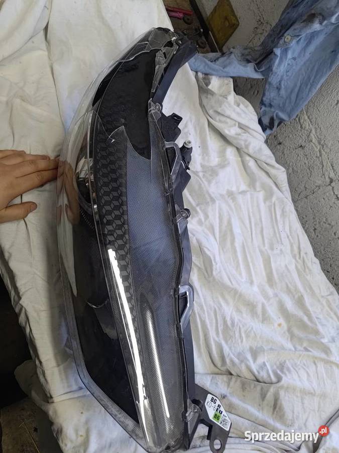 TOYOTA YARIS 4 IV 19 LAMPA LEWA PRAWA PRZEDNIA Lwówek