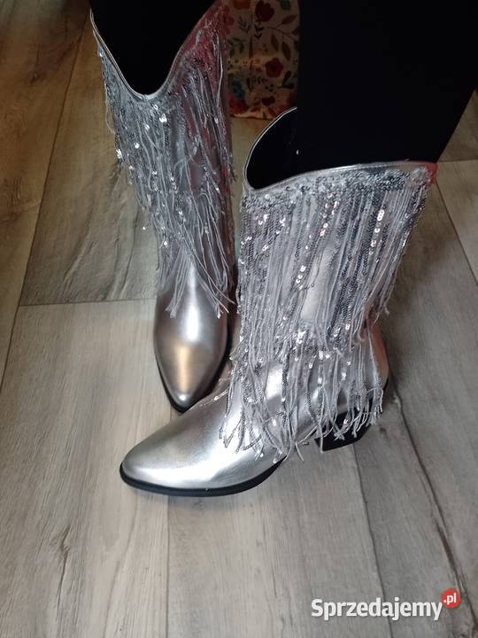 42 Srebrne bogato zdobione frędzlami Kozaki