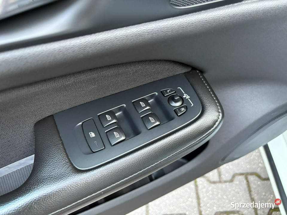 Volvo V60 20 T5 250 Podgrzewane fotele i światła do jazdy dziennej Lipówki