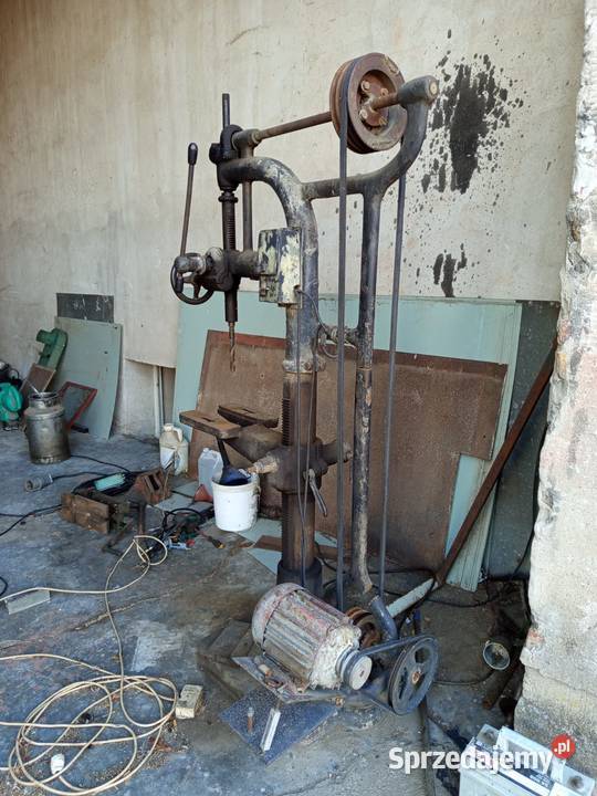 Duża wiertarka stojąca