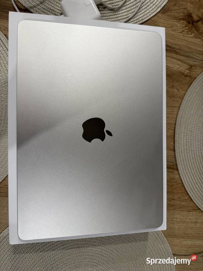 MacBook M2 136 16gb256gb 100 baterii Koło