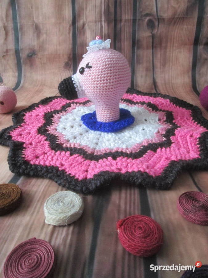 Szydełkowy mały kocyk amigurumi przytulanka