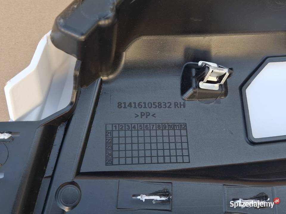 MAN TGX TG3 OKULAR REFLEKTORA LAMPY PRAWY Bieleń