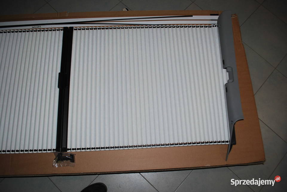 ROLETA ZACIEMNIAJĄCA PRZEDNIĄ SZYBĘ Kampery Grzebowilk