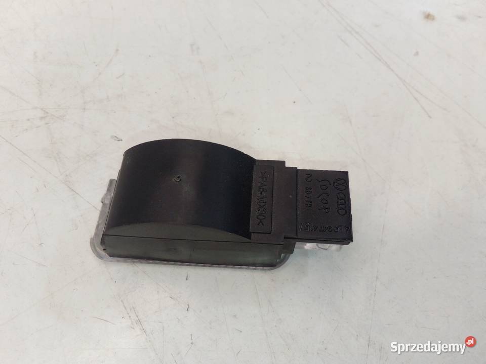 LAMPKA OŚWIETLENIE KABINY AUDI A3 A4 A5 sprzedam