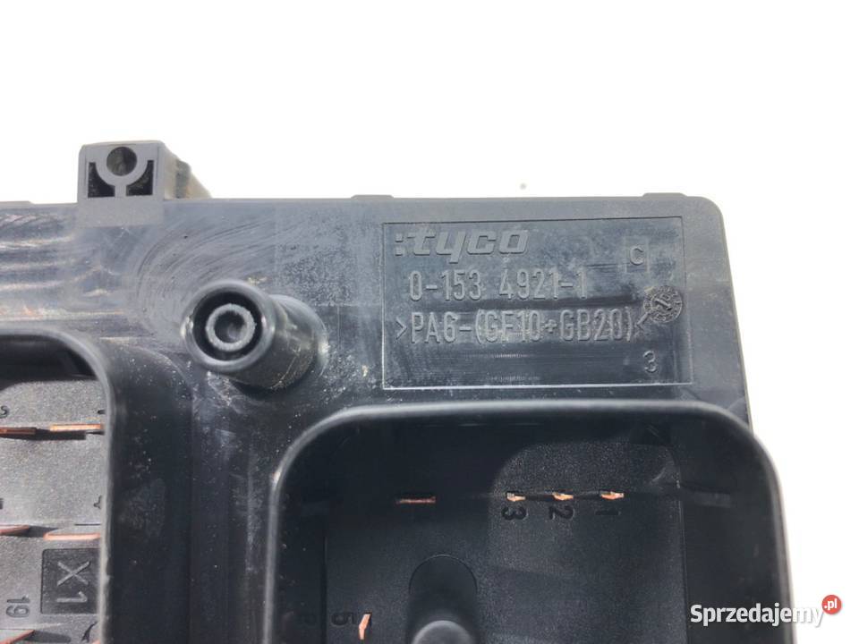 SKRZYNKA BEZPIECZNIKÓW OPEL ASTRA H 13145043 sprzedam