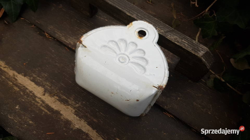 Stara emaliowana metalową mydelniczka