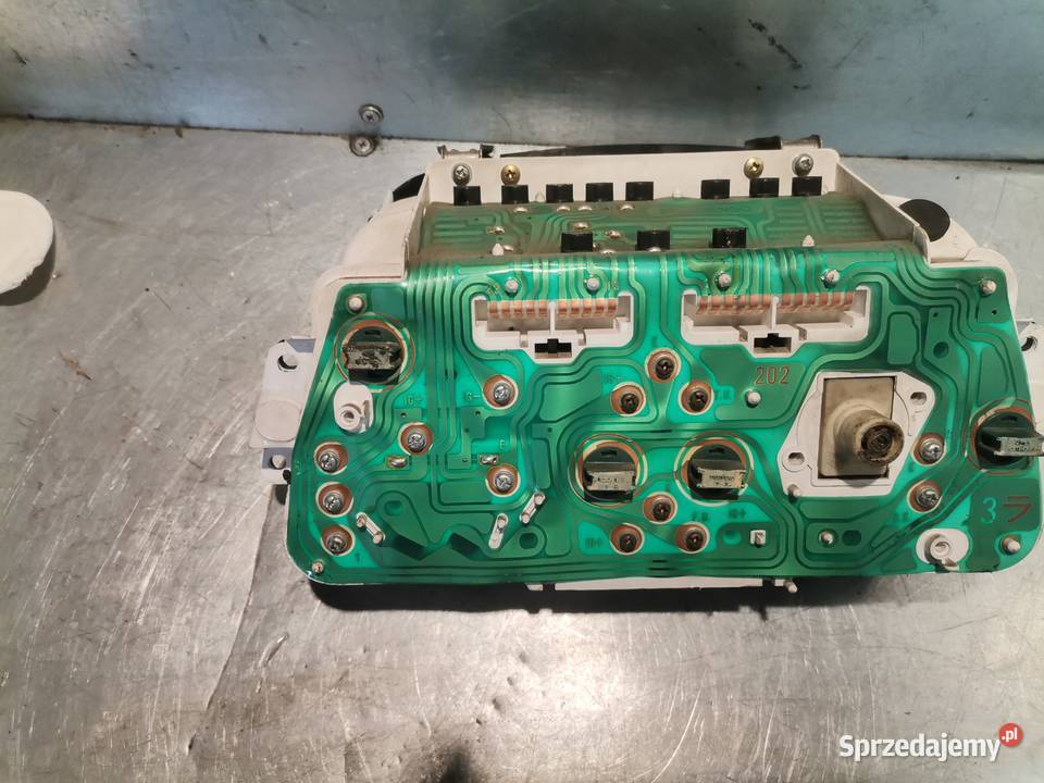 LICZNIK ZEGAR ZEGARY SUZUKI VITARA I 13 B Rok produkcji 1998 sprzedam