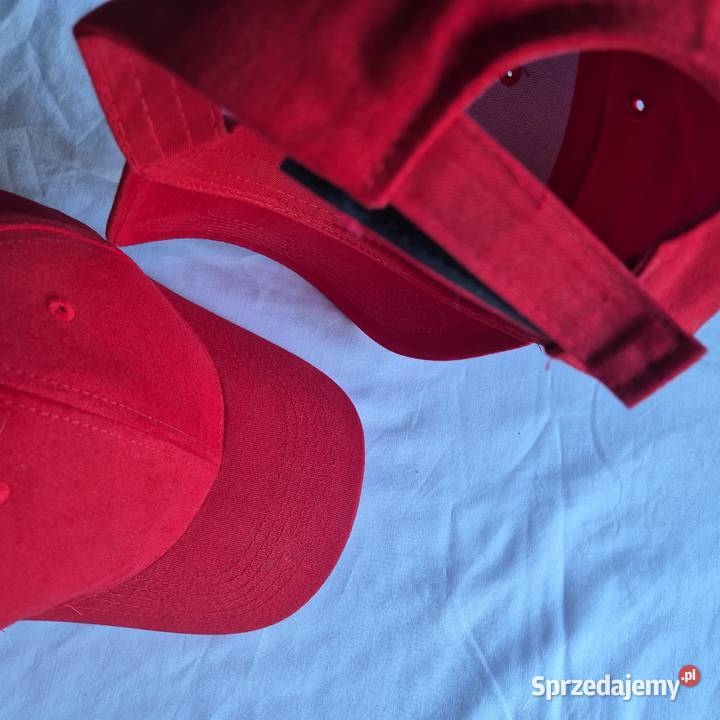 Czerwone czapki z daszkiem 2 sztuki nowe Brzesko