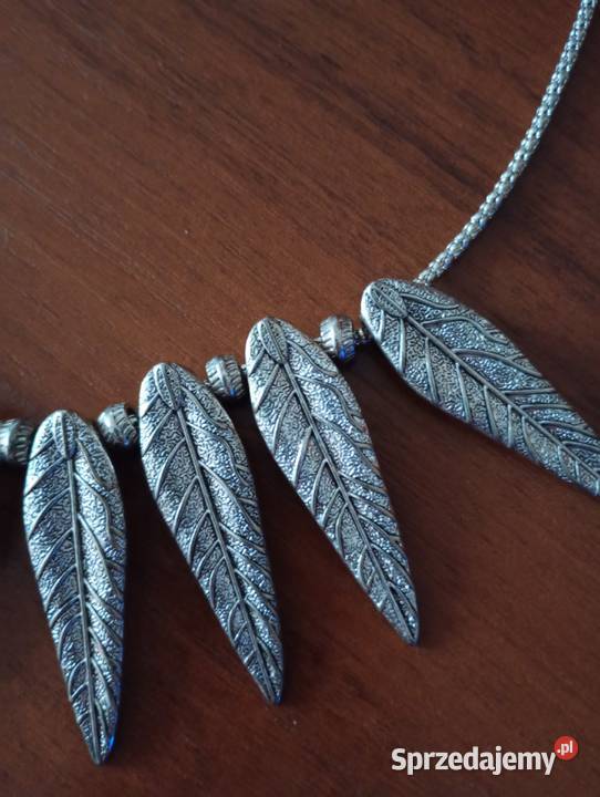 Naszyjnik w kolorze srebrnym oryginalny wzór podkarpackie Dębica sprzedam