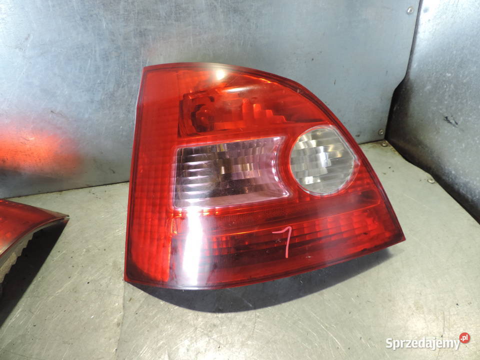 HONDA CIVIC VII HB 5D LAMPA LEWY TYŁ TYLNA Nowy Sącz