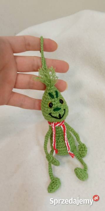 Grinch wykonany na szydełku brelok zawieszka