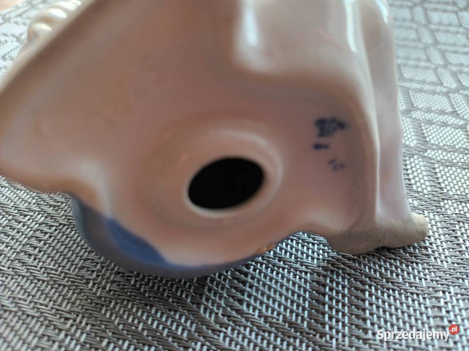 Figurka z porcelany desygnowana Aleksandrów Łódzki