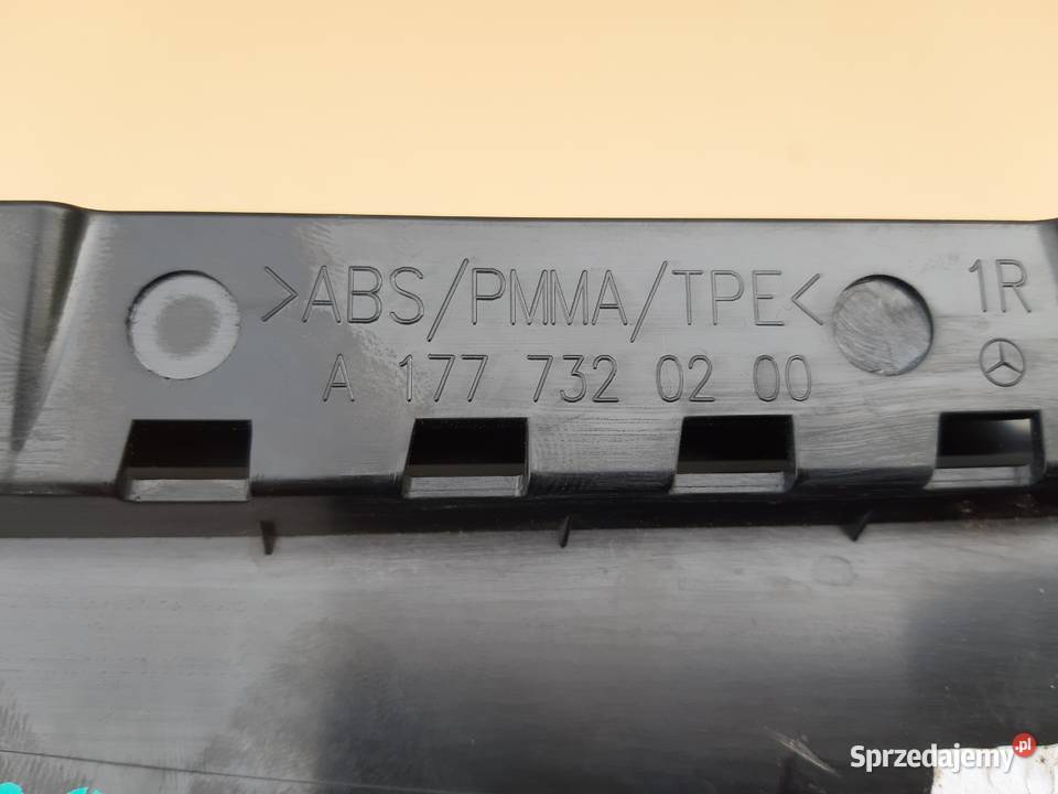 AKLASA W177 LISTWA SŁUPKA DRZWI PRAWA TYŁ osobowe Listwy i nakładki Trzciel