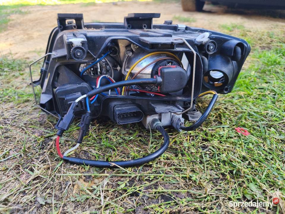 Lampy Xenon audi A6 C5 przedlift z osobowe Borowa
