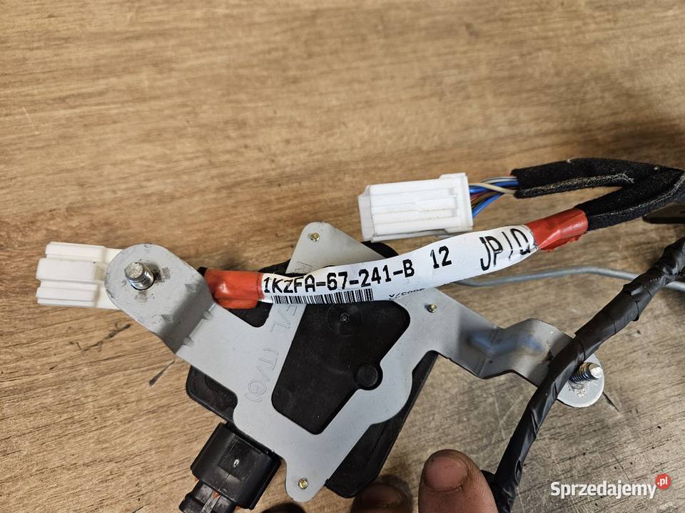 KIA CARENS 2 II MIKROSTYK SIŁOWNIK KLAPY TYŁ Międzychód