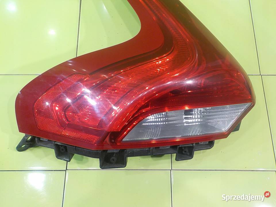 VOLVO V40 II 16D2 14r HB 5D lampa lewa tyl mazowieckie Suków