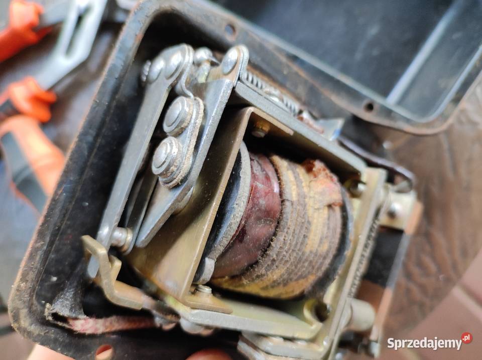 Regulator napięcia PP311955 roku Leszno