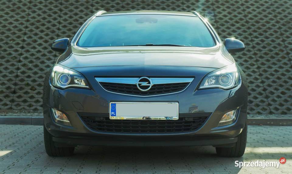 Piękny Opel Astra J Sports Tourer Turbo CD