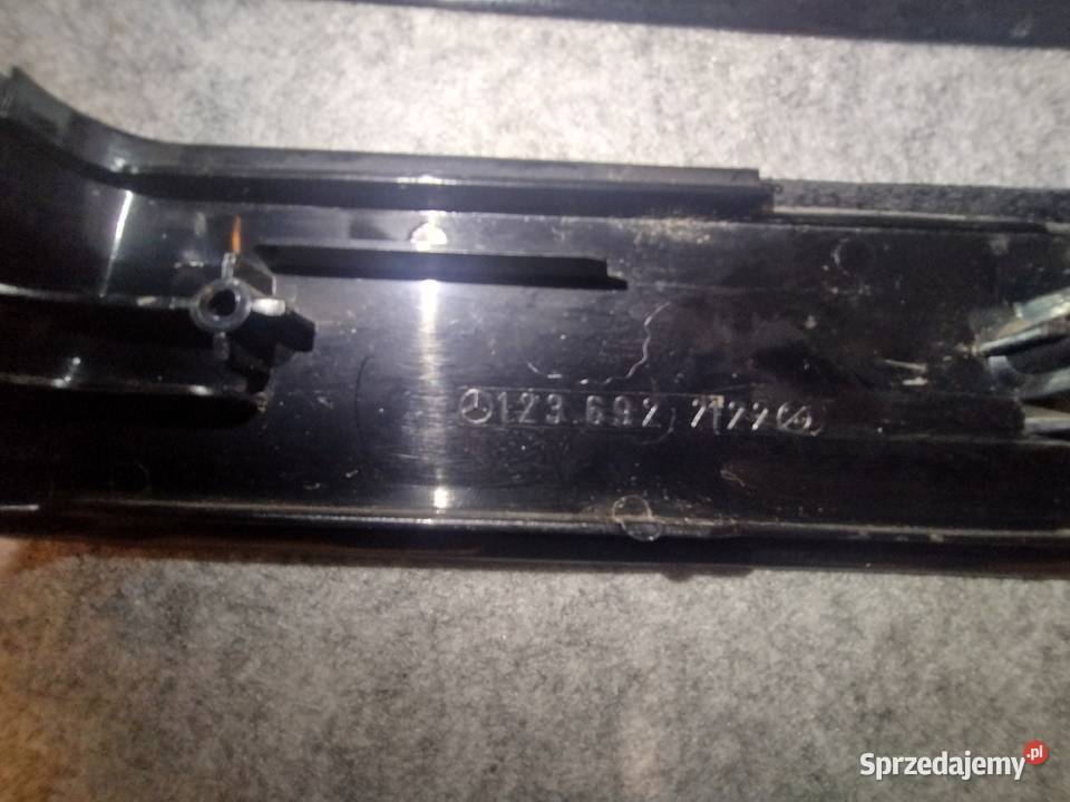 Mercedes W123 Osłona słupka B kpl L i P czarna dolnośląskie Łagiewniki