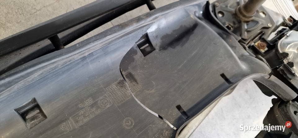 Pas przedni BMW E46 COMPACT razem z reflektorami Kończyce Małe