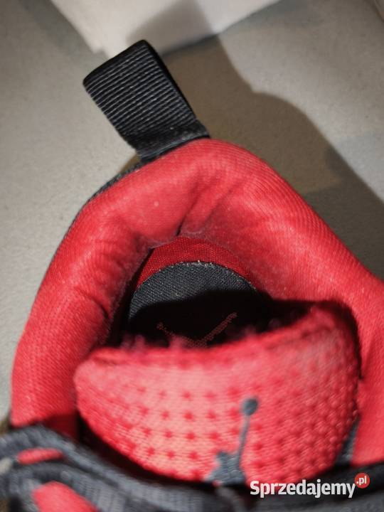 Buty Jordan w czarnoczerwonej kolorystyce Nike sprzedam