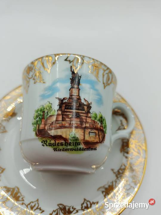 Filiżanka ze spodkiem biała porcelana girlanda