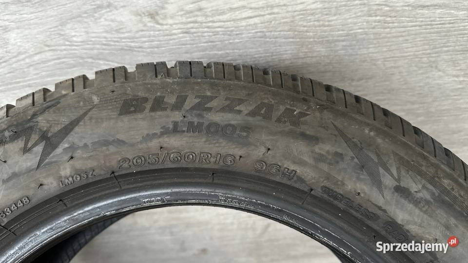 Opona Bridgestone Blizzak LM005 20560r16 96H
