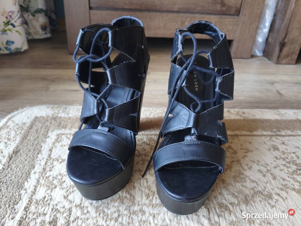 Wysokie Sandały na platformie z Looka sprzedam