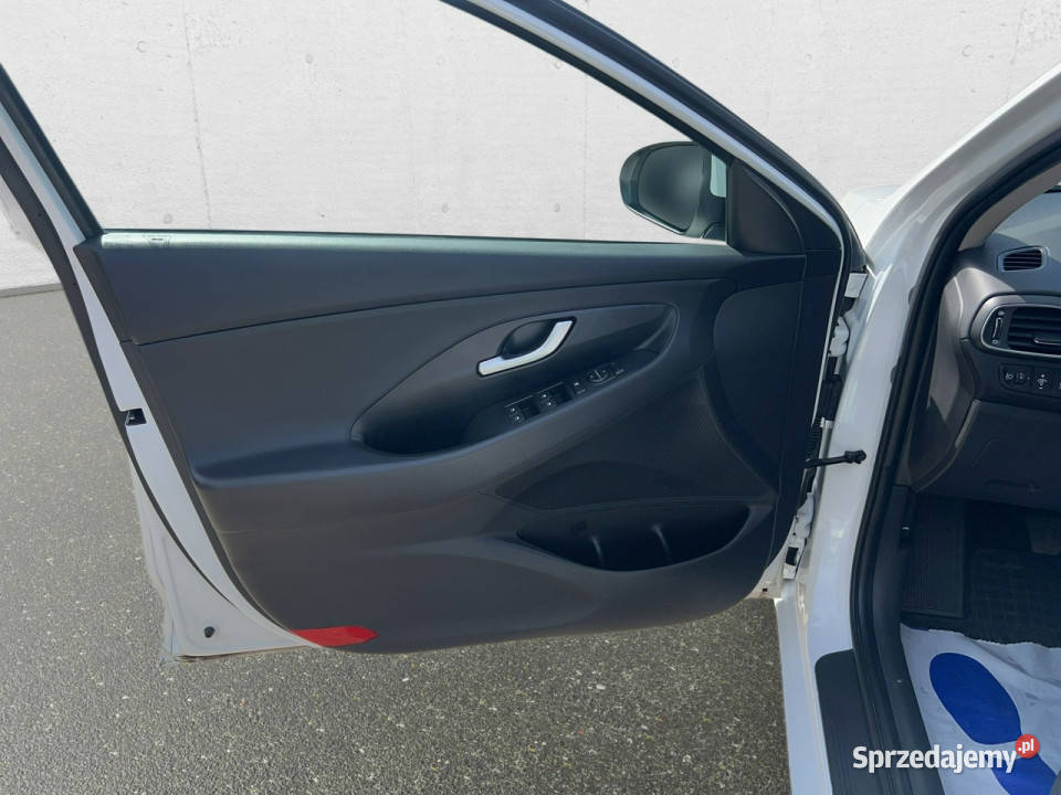 Hyundai i30 15 DPI Classic Z polskiego salonu serwisowany w ASO Warszawa sprzedam