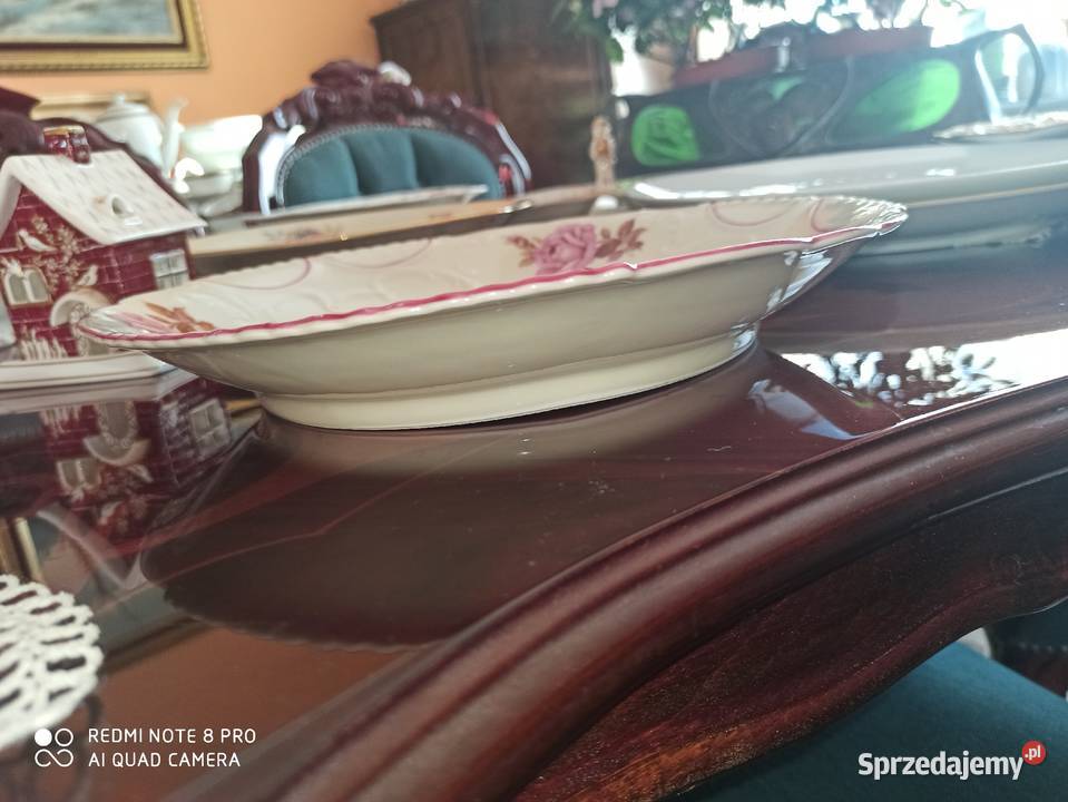 Patera z bordowymi różami Roschutzer
W kolorze Gdańsk