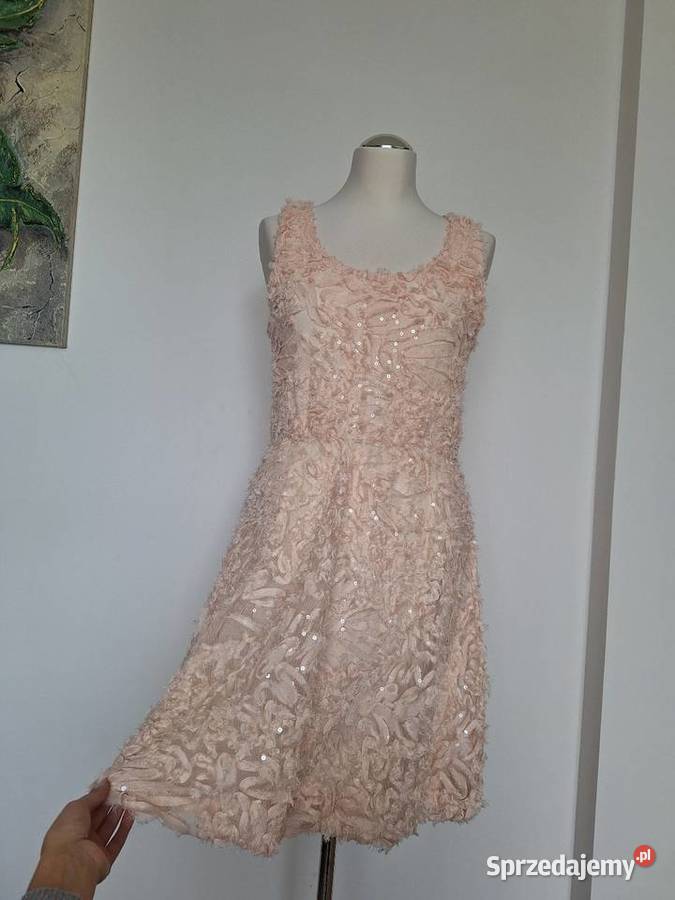 Nowa pudrowa błyszcząca sukienka na wesele Rozmiar 38(M) sprzedam