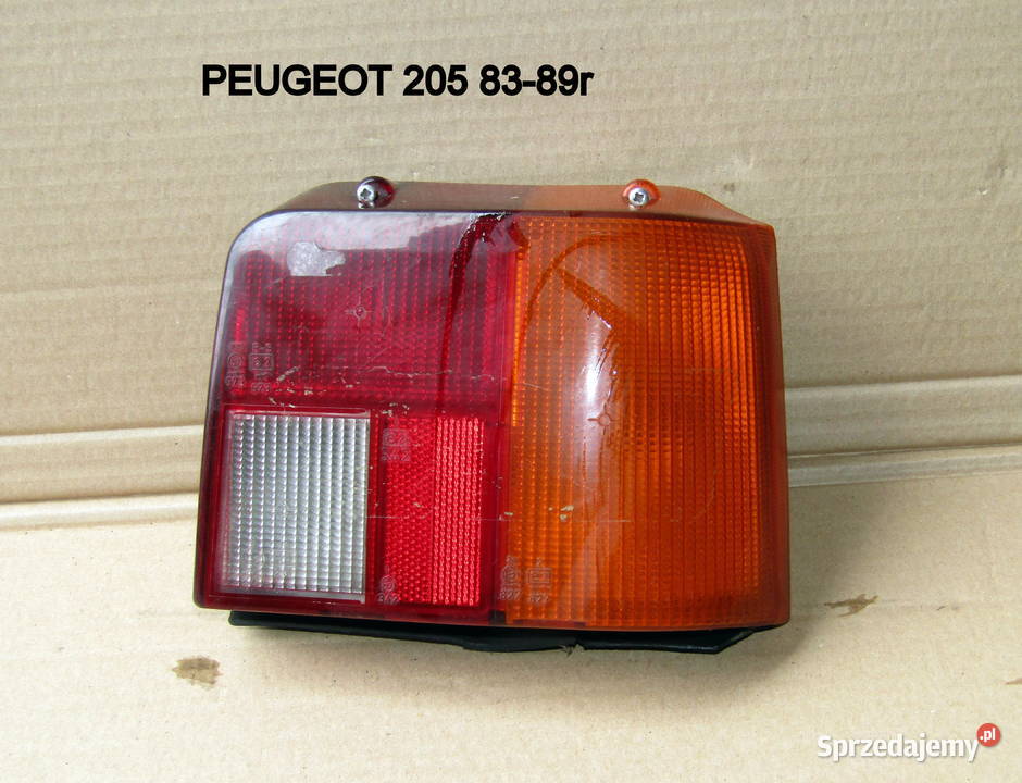 LAMPA TYLNA PRAWA PEUGEOOT 205 198389r Rok produkcji 1983 Mysłaków