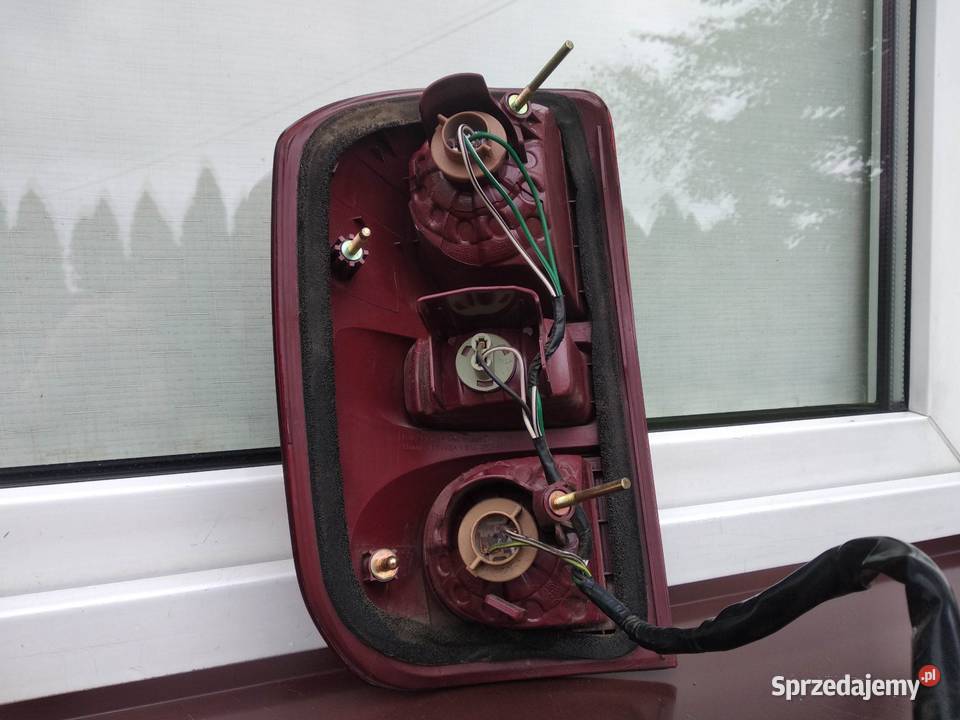 Toyota RAV4 II LIFT FL lampa tył tylna prawa osobowe łódzkie Sieradz