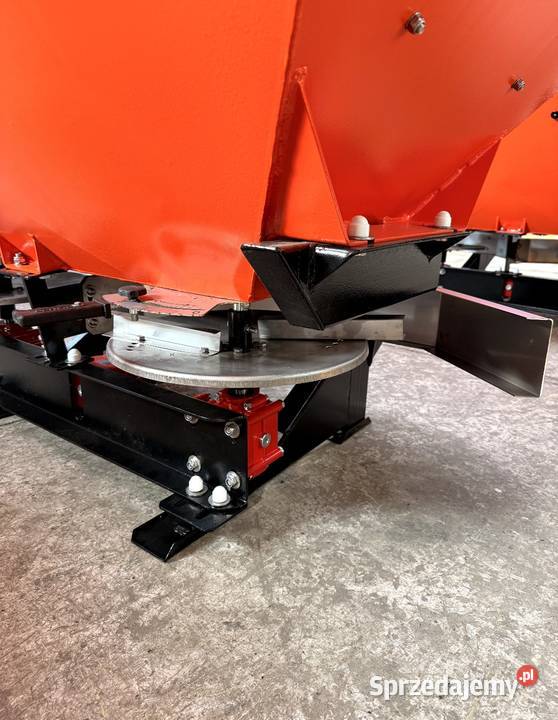 PRECYZYJNY ROZSIEWACZ NAWOZOW DWUTALERZOWY małopolskie Zawoja