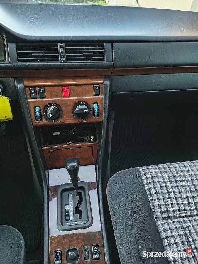 Mercedes Benz 220 E W124 bez rdzy automat szyberdach
