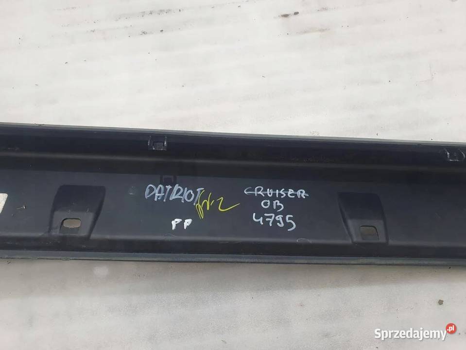 LISTWA PROGOWA CHLAPACZ PRAWY PRZÓD JEEP PATRIOT osobowe