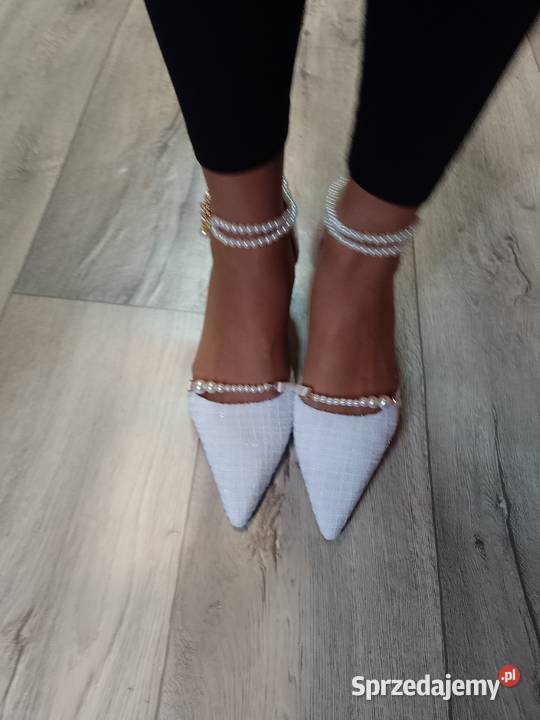 49 Białe bogato zdobione perłami czółenka Kraków