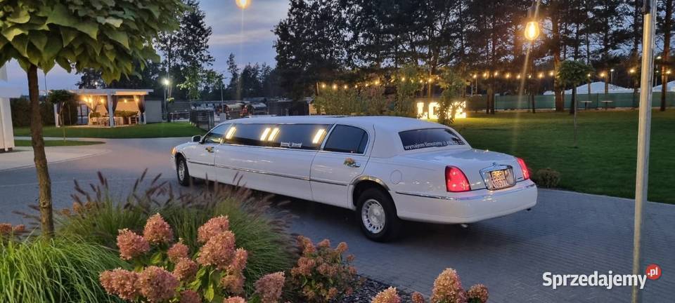 Auto do ślubu i nie Limuzyna Lincoln Town Car