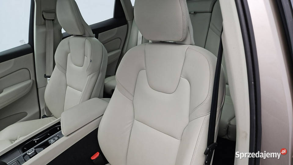 Volvo XC 60 B4 D AWD Plus Bright aut Z Polskiego światła do jazdy dziennej mazowieckie