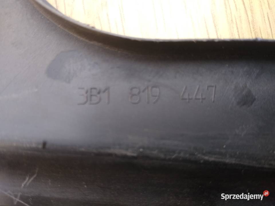 Osłona podszybia VW Passat B5 FL 3B1 819 447 Pozostałe Części samochodowe Łódź