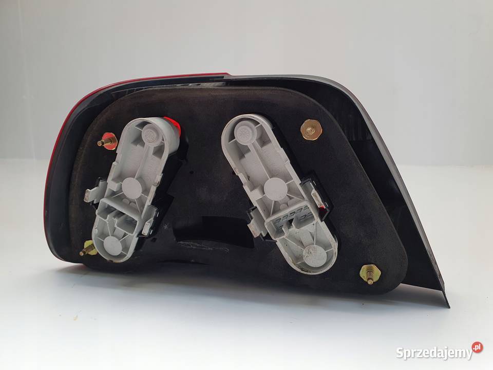 LAMPA PRAWA Volvo S40 I lift 9904r TYLNA prawy Rudka