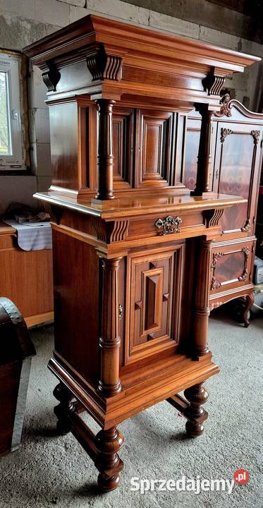 Stary Dębowy kredens pomocnik