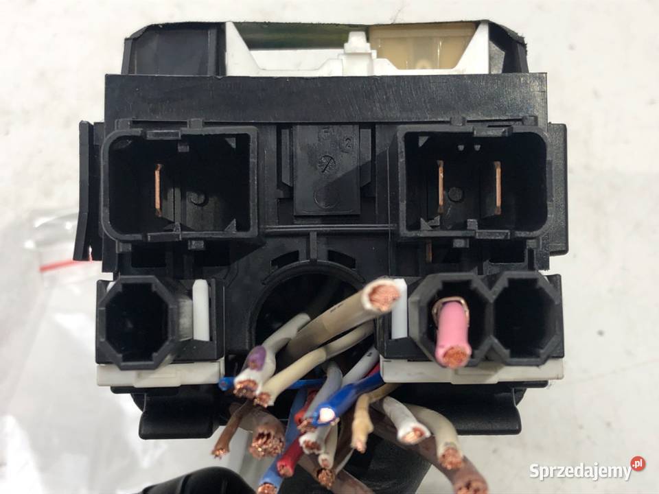 SKRZYNKA BEZPIECZNIKÓW PEUGEOT 308 II Hatchback