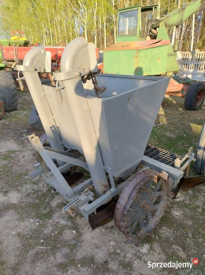 Sadzarka polska kubełkowa 2 sztuki nieuszkodzony Siewniki i sadzarki Przasnysz