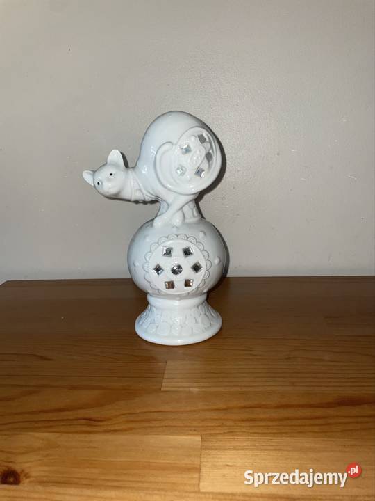 biała porcelanowa figurka Warszawa