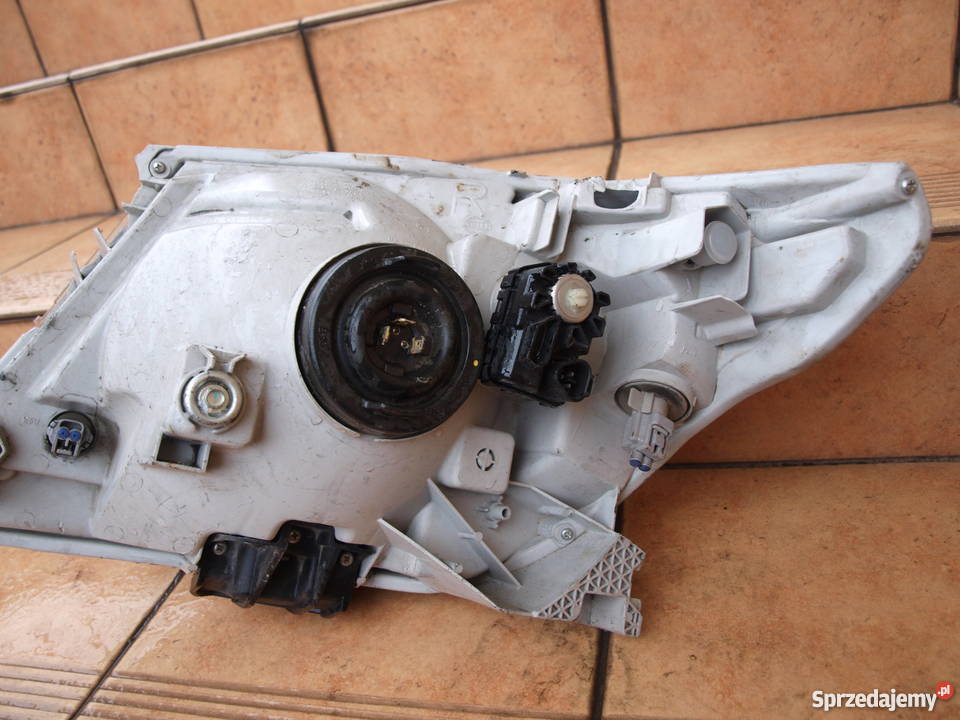 Toyota Hilux Lampa prawa 2005 2012r europa lampy przednie Kalisz sprzedam