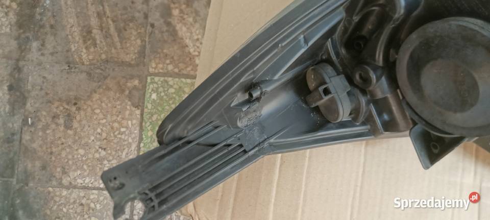 Lampa prawy przód Ford Focus MK3 osobowe Kielce sprzedam