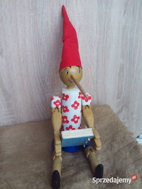 UnikatDrewniany wielki Pinokio czytający bajkę Kalisz