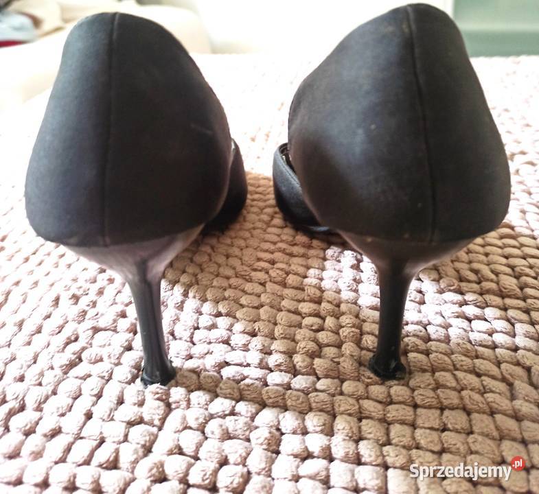 czarne szpilki z różą tkanina sprzedam